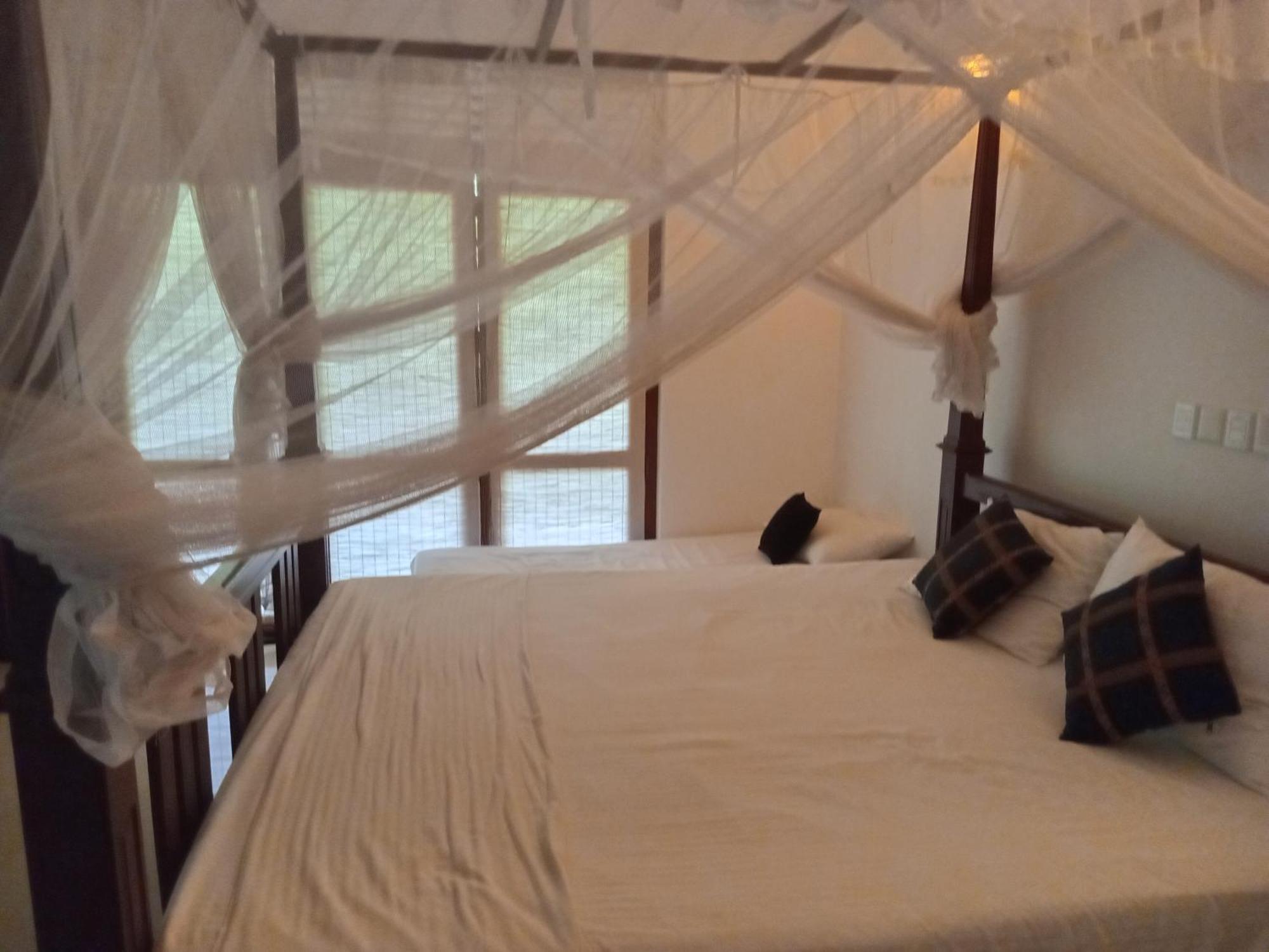 Hikka Secret Lake Resort Hikkaduwa Zimmer foto